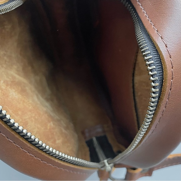 Portland Leather, circle crossbody bag - Picture 13 of 14